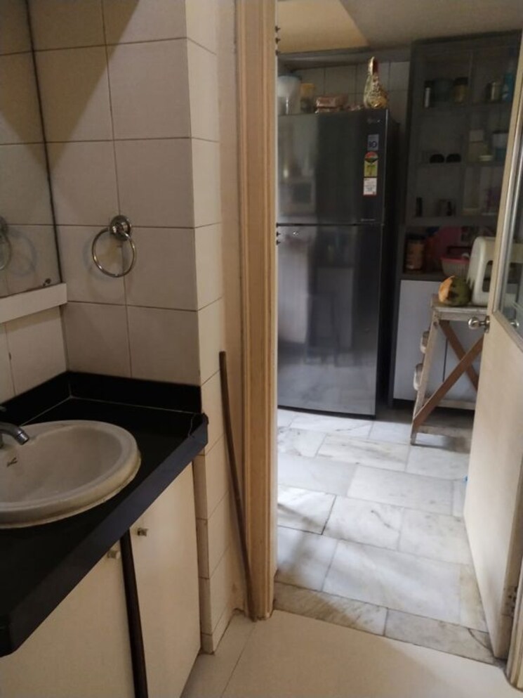 Bathroom, deepti-shakti-mukti-chs 3 Bedroom 1100 Sq.Ft. Apartment In Andheri West Mumbai 9726912