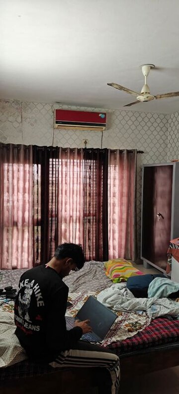 Bedroom in 2 BHK Apartment at Gaur City 7th Avenue, Sector 4 Greater Noida – for Rent