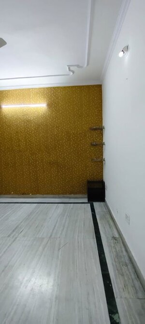 Furnished Amenities in 1.5 BHK Builder Floor at Sector 12 – for Rent