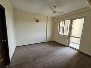 Room in 3.5 BHK Apartment at Puri Diplomatic Residences, Sector 111 – for Rent