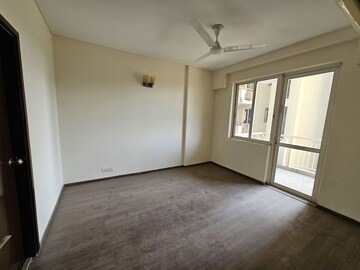 Room in 3.5 BHK Apartment at Puri Diplomatic Residences, Sector 111 – for Rent