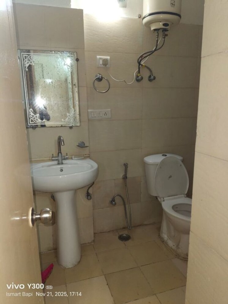 Bathroom, maxworth-premier-urban 3 Bedroom 1500 Sq.Ft. Apartment In Sector 15 Gurgaon 9726984