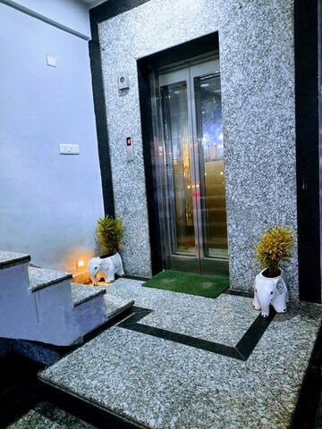 Lift in 3 BHK Builder Floor at Sector 15 – for Rent