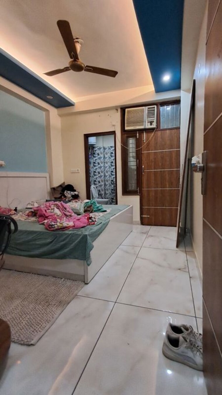 Room, sector 15 3 Bedroom 1500 Sq.Ft. Builder Floor In Sector 15 Gurgaon 9726989