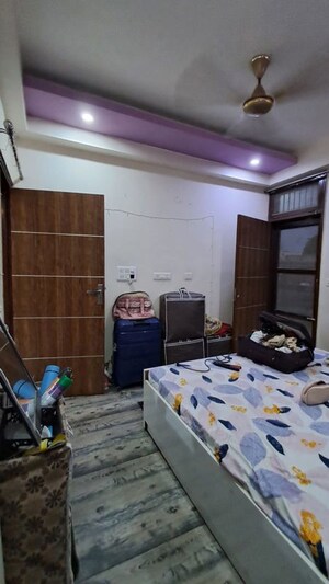 Room in 3 BHK Builder Floor at Sector 15 – for Rent