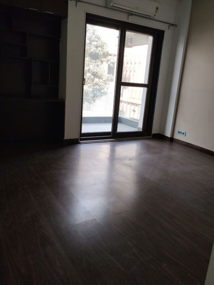 Room, sector 15 3 Bedroom 1800 Sq.Ft. Builder Floor In Sector 15 Gurgaon 9726993
