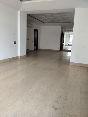 Room in 3 BHK Builder Floor at Sector 15 – for Rent