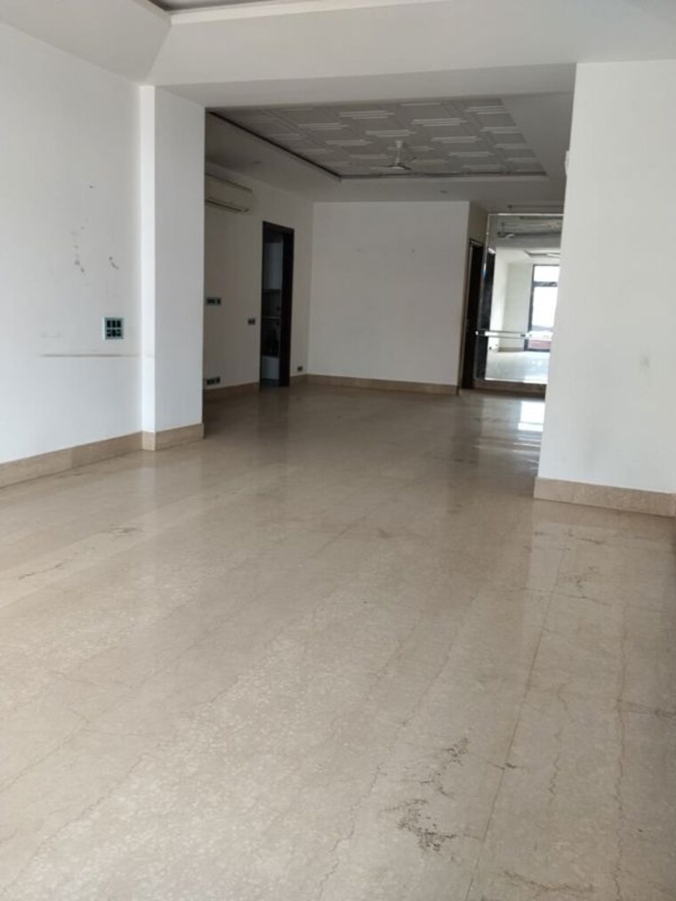 Room, sector 15 3 Bedroom 1800 Sq.Ft. Builder Floor In Sector 15 Gurgaon 9726993