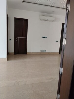 Room in 3 BHK Builder Floor at Sector 15 – for Rent