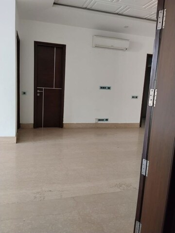 Room in 3 BHK Builder Floor at Sector 15 – for Rent