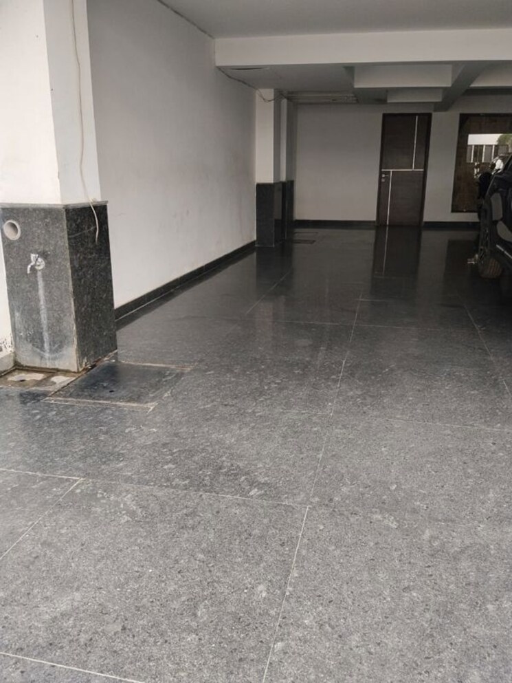  Parking, sector 15 3 Bedroom 1800 Sq.Ft. Builder Floor In Sector 15 Gurgaon 9726993