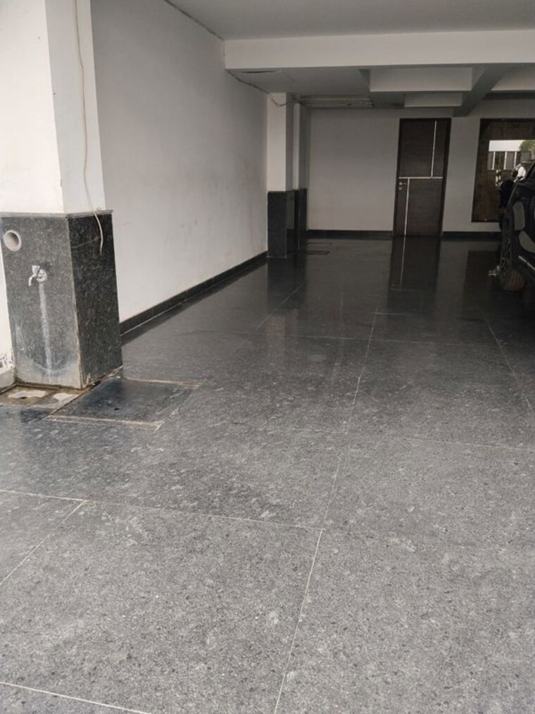  Parking, sector 15 3 Bedroom 1800 Sq.Ft. Builder Floor In Sector 15 Gurgaon 9726993
