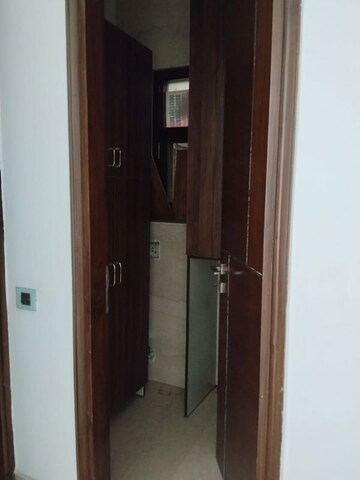 Attached Bathroom in 3 BHK Builder Floor at Sector 15 – for Rent