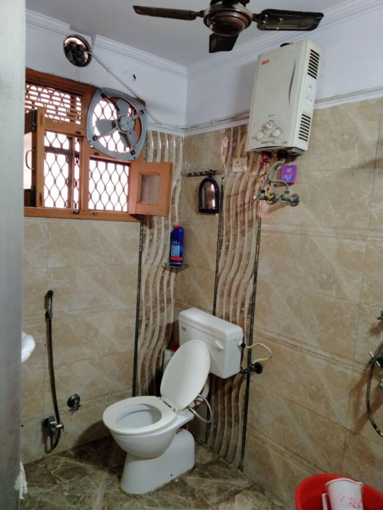 Bathroom, rajendra nagar sector 5 3 Bedroom 1106 Sq.Ft. Builder Floor In Rajendra Nagar Sector 5 Ghaziabad 9719198