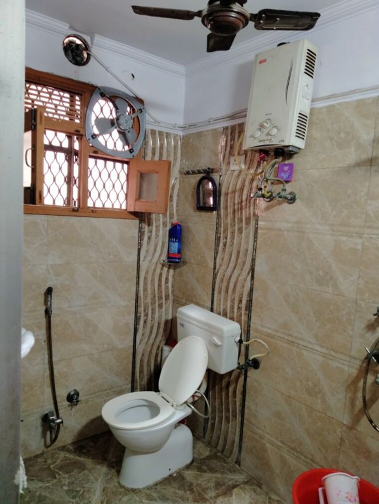 Bathroom, rajendra nagar sector 5 3 Bedroom 1106 Sq.Ft. Builder Floor In Rajendra Nagar Sector 5 Ghaziabad 9719198