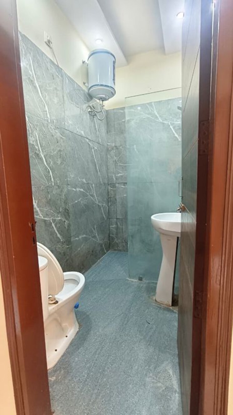 Bathroom, kharar mohali road 2 Bedroom 900 Sq.Ft. Apartment In Kharar Mohali Road Kharar 9727061