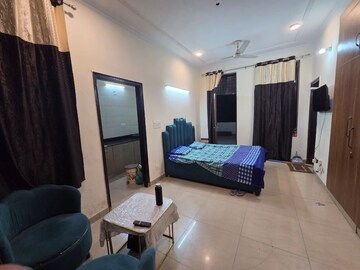 Living Room in 3 BHK Builder Floor at South City 1 – for Rent