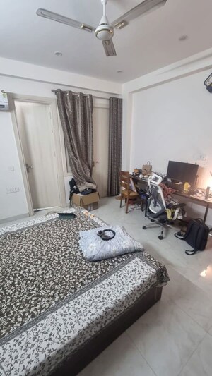 Living Room in 3 BHK Builder Floor at South City 1 – for Rent