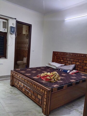 Bedroom in 2 BHK Builder Floor at Sector 27 – for Rent