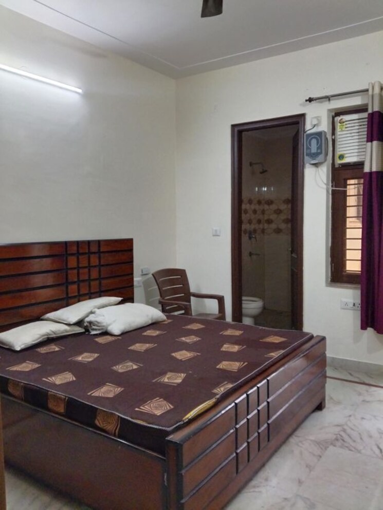 Bedroom, sector 27 2 Bedroom 1400 Sq.Ft. Builder Floor In Sector 27 Gurgaon 9727112
