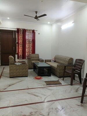 Living Room in 2 BHK Builder Floor at Sector 27 – for Rent