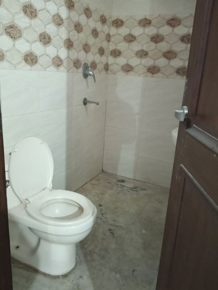 Bathroom, sector 27 2 Bedroom 1400 Sq.Ft. Builder Floor In Sector 27 Gurgaon 9727112