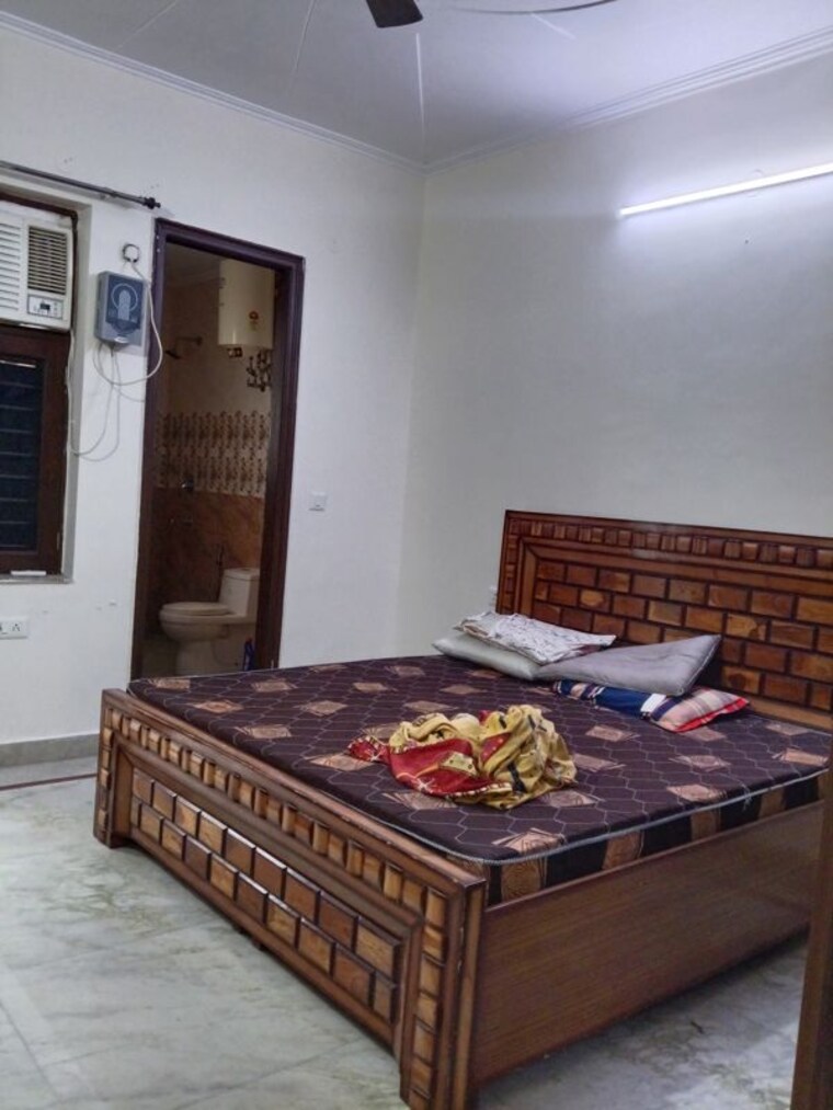 Bedroom, sector 27 2 Bedroom 1400 Sq.Ft. Builder Floor In Sector 27 Gurgaon 9727112