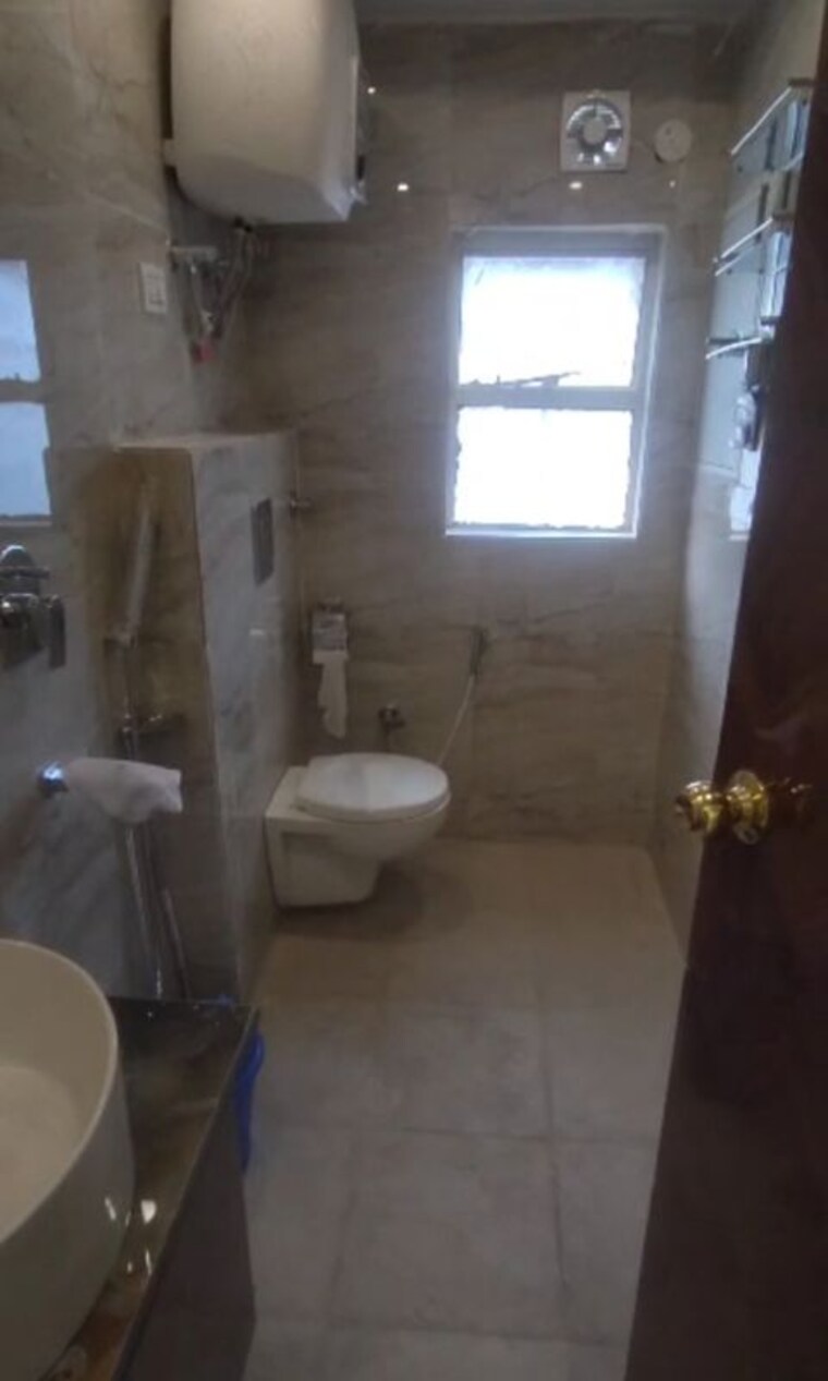 Bathroom, moti nagar 1 Bedroom 450 Sq.Ft. Builder Floor In Moti Nagar Delhi 9727114