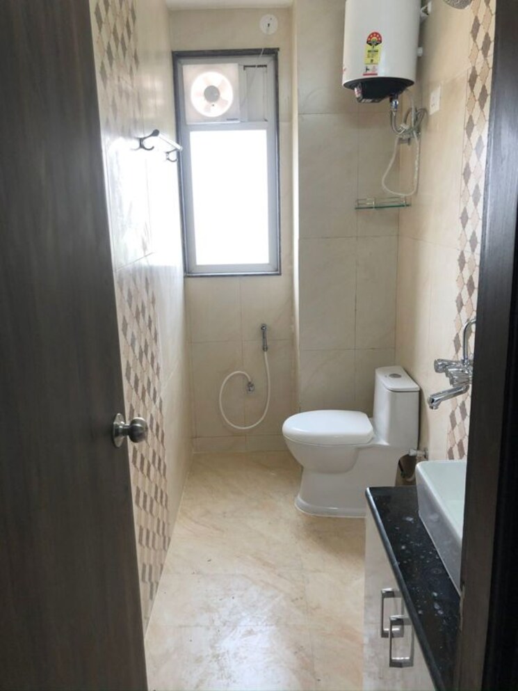 Bathroom, sector 42 1 Bedroom 200 Sq.Yd. Builder Floor In Sector 42 Gurgaon 9727119