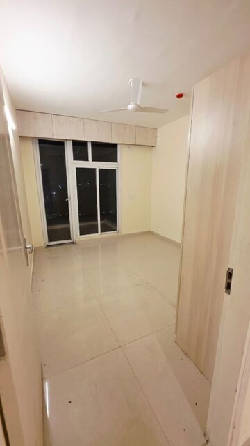 Room in 2 BHK Apartment at Omaxe R2, Gomti Nagar – for Sale