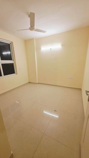 Room in 2 BHK Apartment at Omaxe R2, Gomti Nagar – for Sale