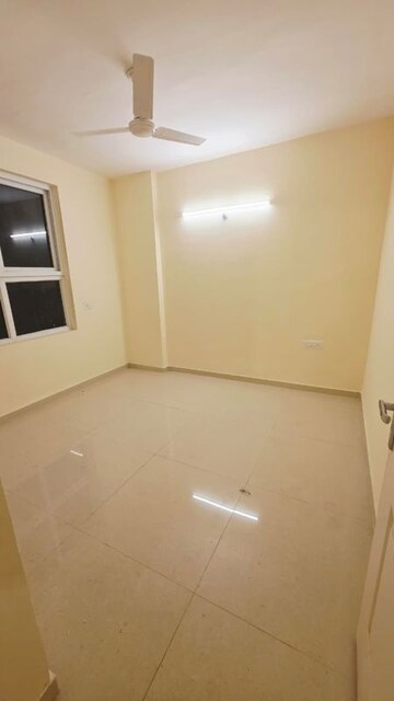 Room in 2 BHK Apartment at Omaxe R2, Gomti Nagar – for Sale