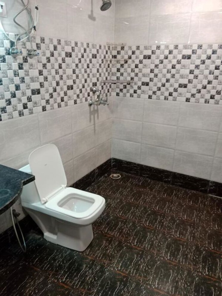 Bathroom, saya-gold-avenue 4 Bedroom 2370 Sq.Ft. Apartment In Vaibhav Khand Ghaziabad 9727183