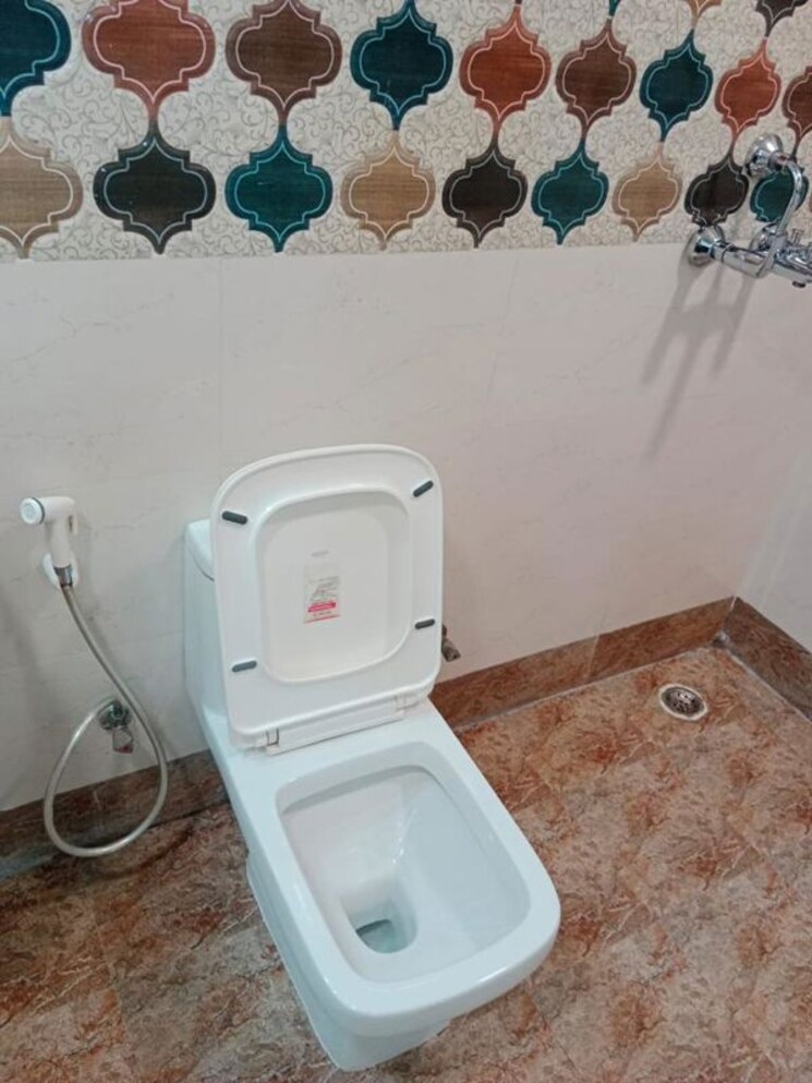 Bathroom, saya-gold-avenue 4 Bedroom 2370 Sq.Ft. Apartment In Vaibhav Khand Ghaziabad 9727183