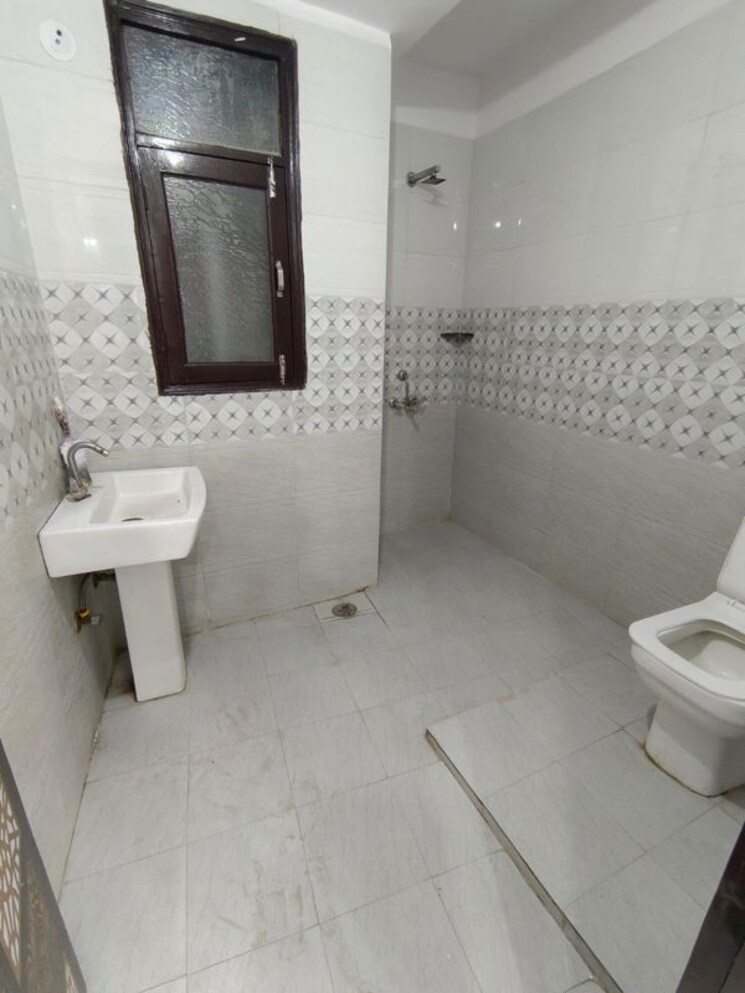 Bathroom, sunshine-apartments-sector-73 3 Bedroom 1450 Sq.Ft. Builder Floor In Sector 73 Noida 9727191