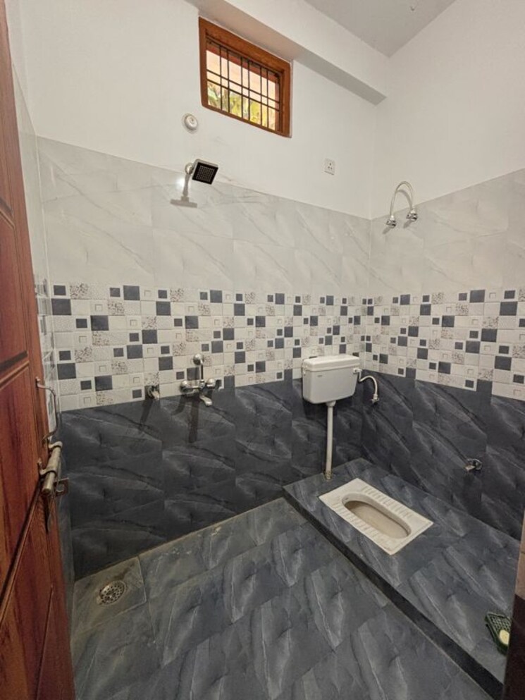 Bathroom, gomti nagar 2 Bedroom 1250 Sq.Ft. Builder Floor In Gomti Nagar Lucknow 9727198