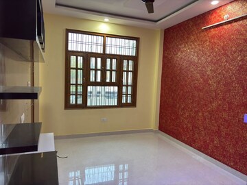 Room in 2 BHK Builder Floor at Gomti Nagar – for Rent