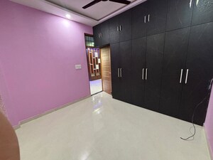 Room in 2 BHK Builder Floor at Gomti Nagar – for Rent