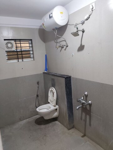 Bathroom in 1 BHK Apartment at Krishna Residency Kadubeesanahalli, Kadubeesanahalli – for Rent