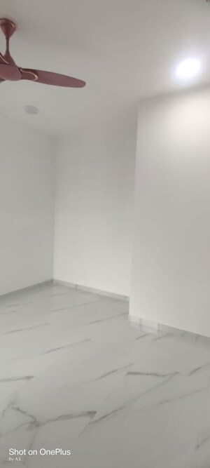 Room in 2 BHK Apartment at Nahar Cayenne, Powai – for Rent