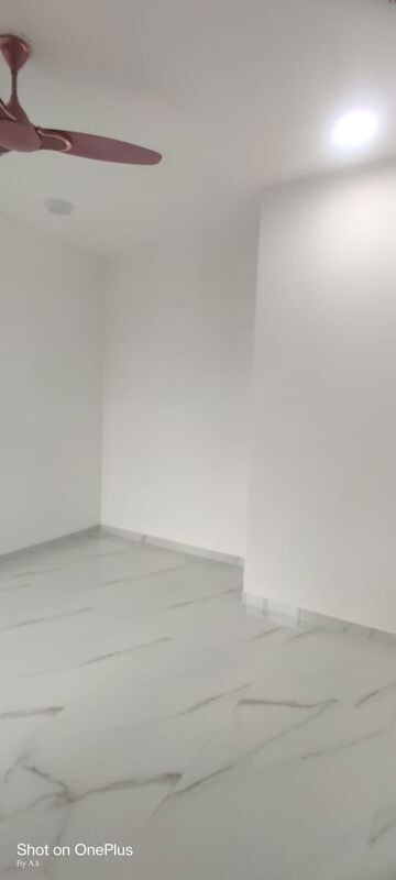 Room in 2 BHK Apartment at Nahar Cayenne, Powai – for Rent