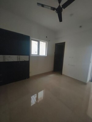 Room in 2.5 BHK Apartment at Gulshan Bellina, Sector 16 Greater Noida – for Sale