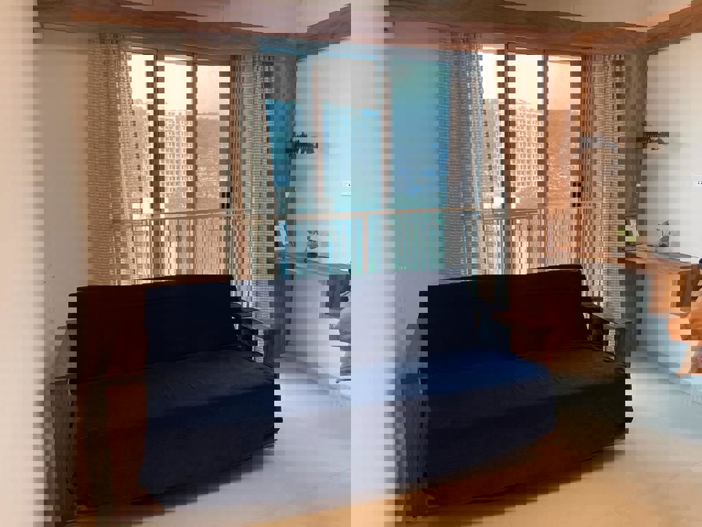 1 Rk  300 Sq.Ft. Apartment in Mayfair The View