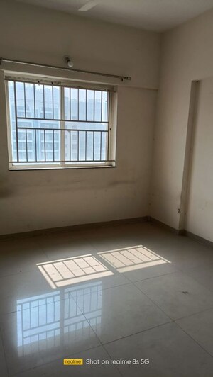 Room in 2 BHK Apartment at Kumar Megapolis, Hinjewadi – for Rent