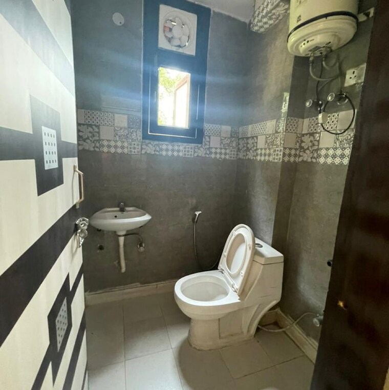 Bathroom, malviya nagar 2 Bedroom 750 Sq.Ft. Builder Floor In Malviya Nagar Delhi 9727363