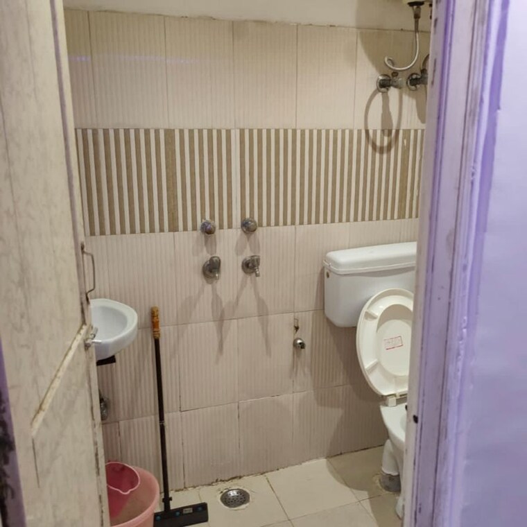 Bathroom, malviya nagar 1 Bedroom 550 Sq.Ft. Builder Floor In Malviya Nagar Delhi 9727371