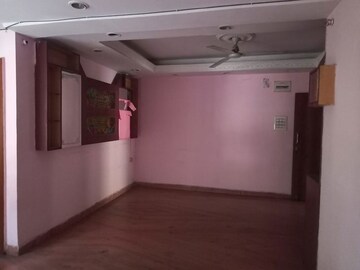 Room in 3 BHK Apartment at Morabadi – for Sale