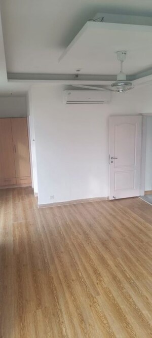 Room in 3 BHK Apartment at Jaypee Greens Star Court, Jaypee Greens – for Sale