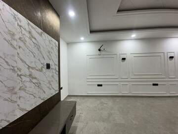 Bathroom in 4 BHK Builder Floor at Parklands, Sector 85 – for Rent