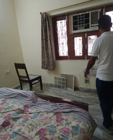 Bedroom in 1 BHK Villa at Aliganj – for Rent